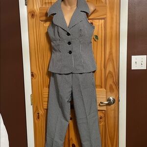 Mark Farrel Black and White Checkered office chic two piece set Size 9/10 NWT